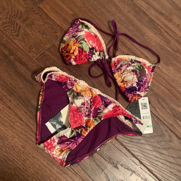 Floral Bikini with Tags still xs/s. Top small bottom xs/small - Picture 3 of 3